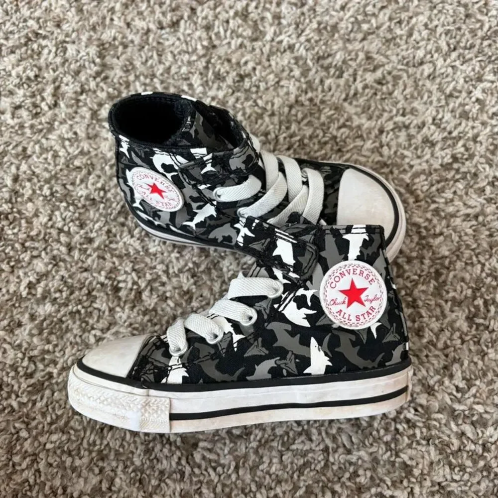 Size 6 / Toddler Boy Converse Sneakers
